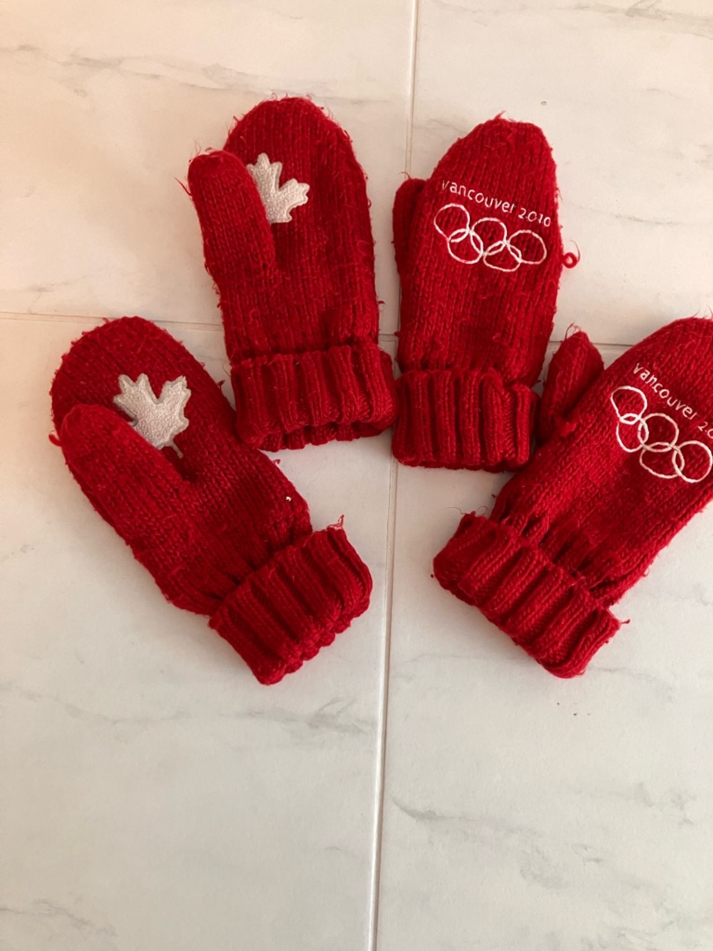Vancouver 2010 adult small Red Knit Mittens with Maple Leaf. Olympic 2010 mitts